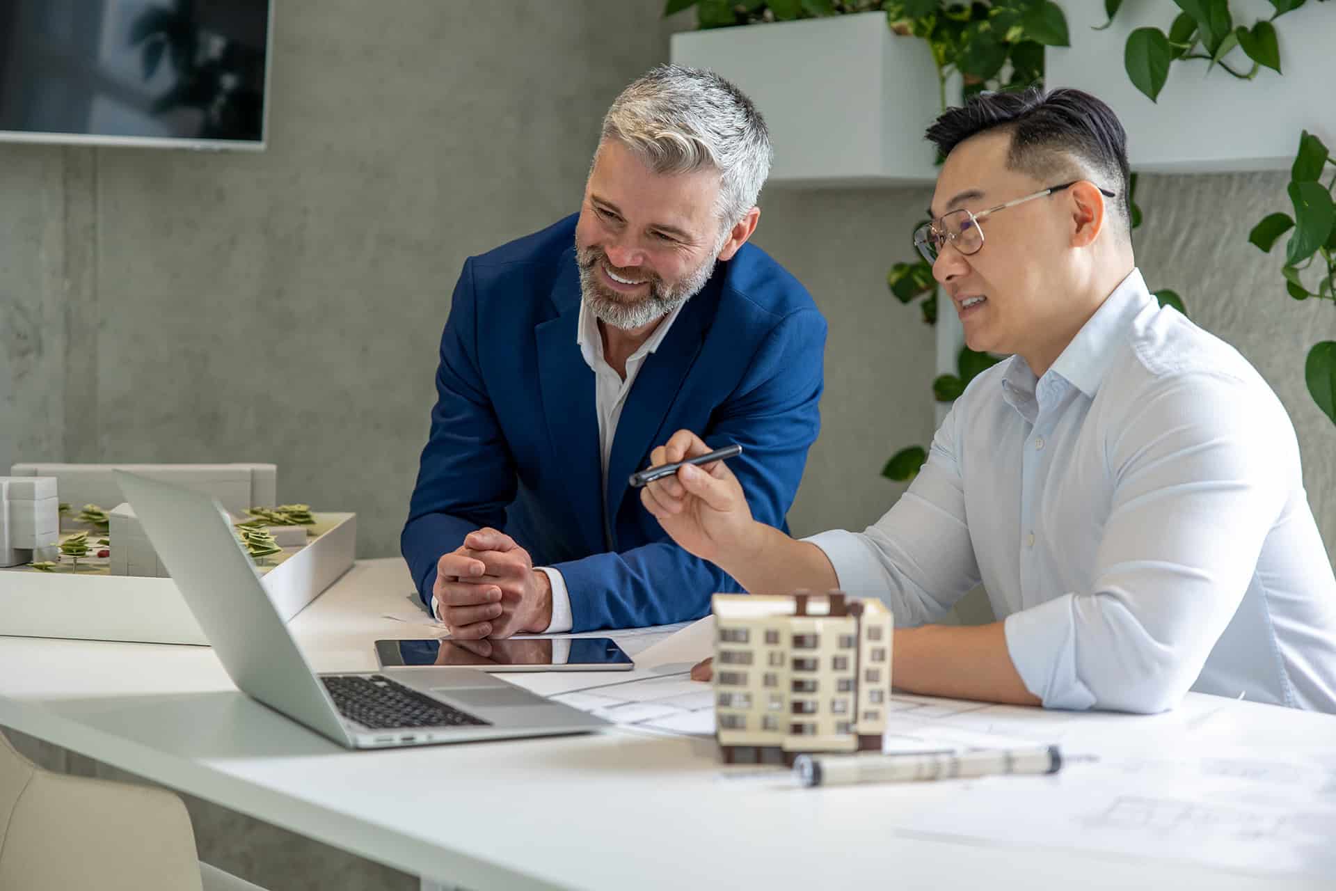 Warum White Immobilien für Berufstätige das passende Investmentmodell ist